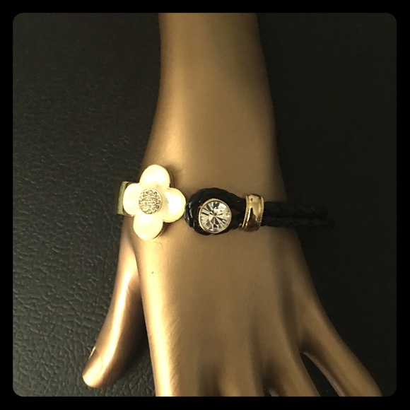 Customized Designs Clover Leather Bangles!!! - Picture 1 of 4