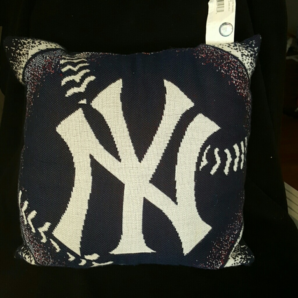 NY Yankees throw pillow