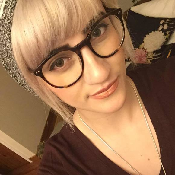 Meet your Posher, Nikki - Picture 1 of 1