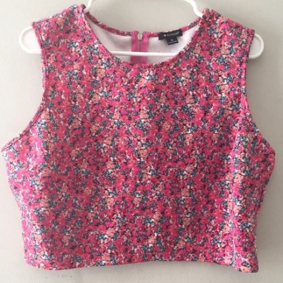 Tops - 2 FOR 1 CROPPED TOPS READY FOR SPRING/SUMMER