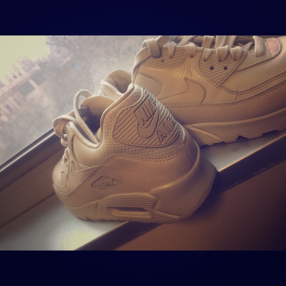 Nike Air Max 90 - Picture 2 of 3