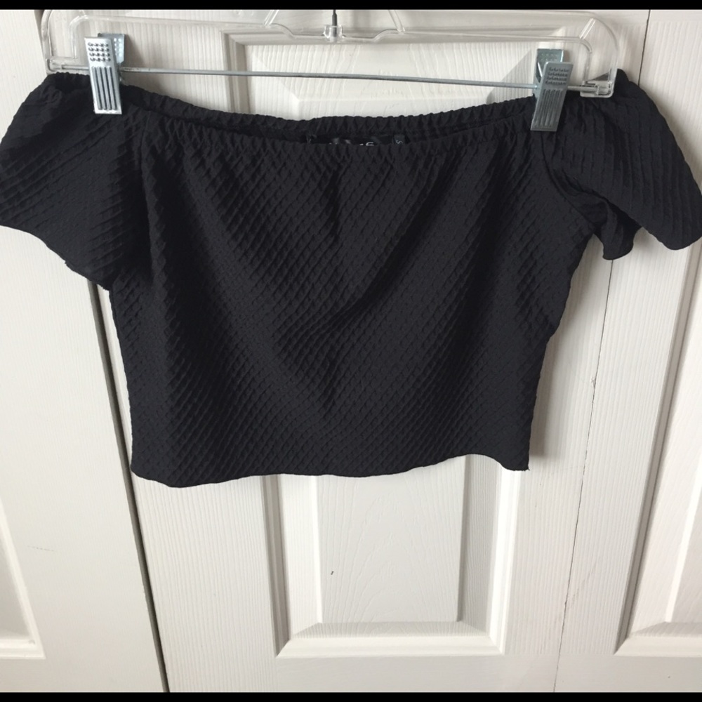 Off the shoulder crop