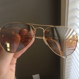 GOLD MIRRORED RAYBANS