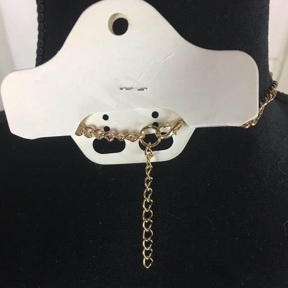 Flower Bib Necklace - Picture 4 of 5