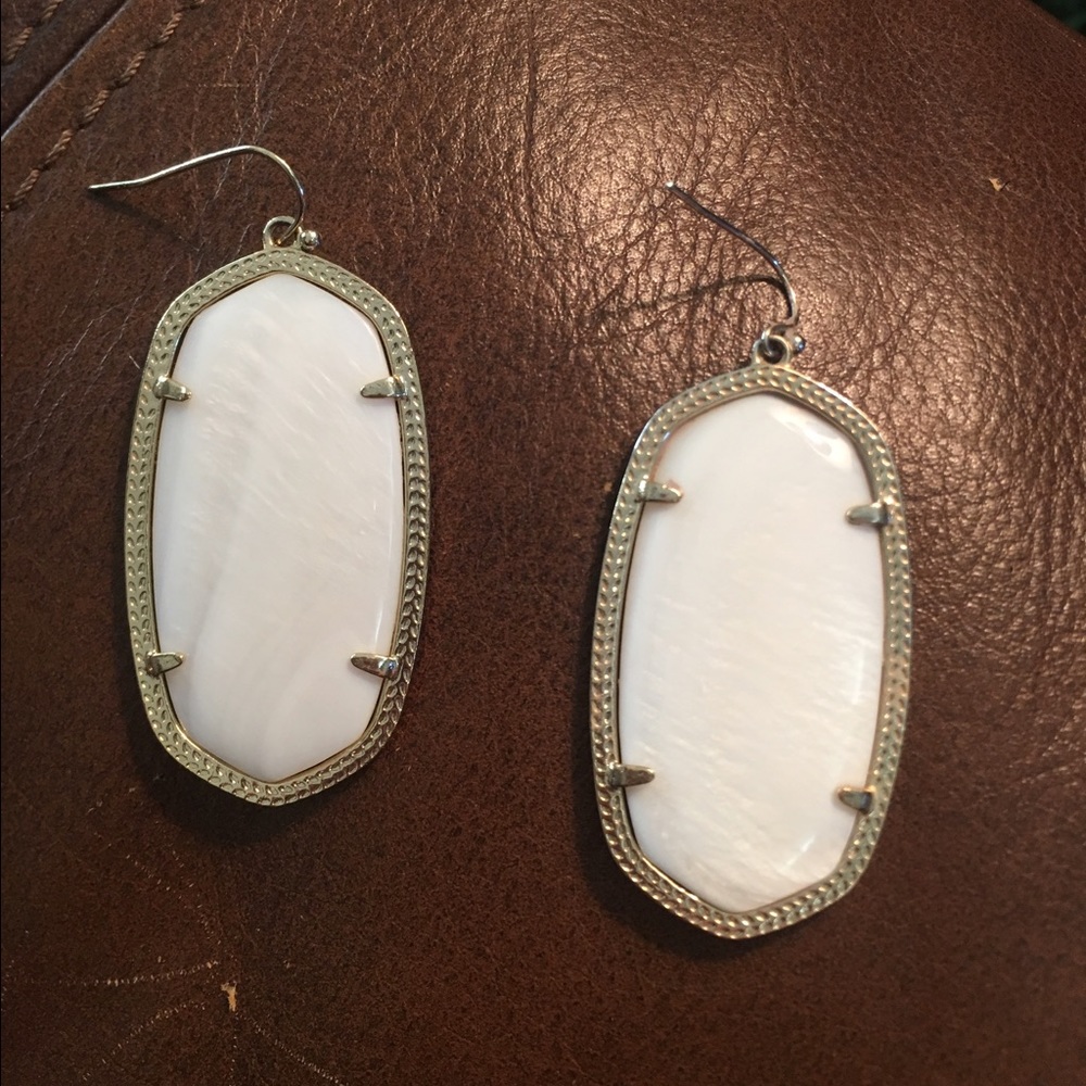 Kendra Scott danelle white and gold earrings
