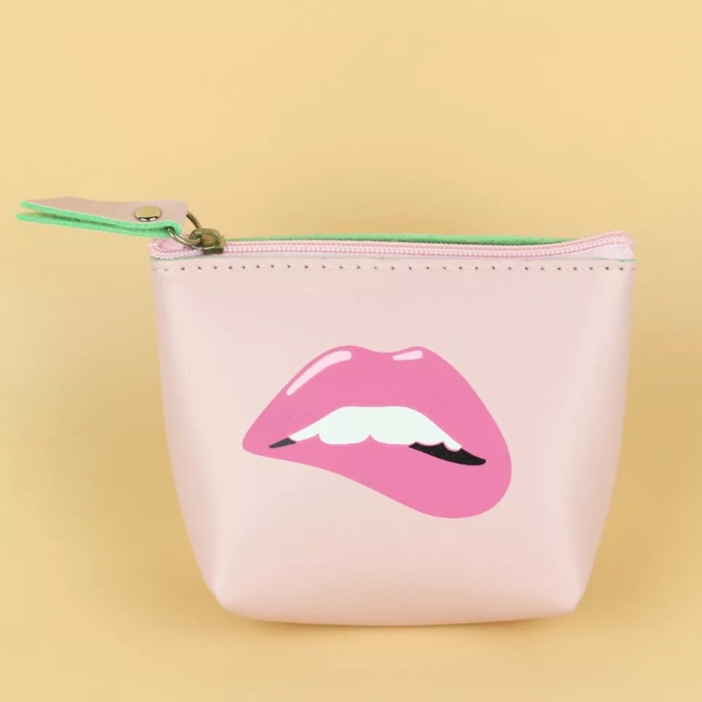 ❣️HP❣️ 💋Makeup Bag💋