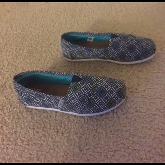 Women's Toms - Picture 3 of 4