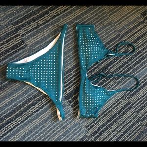 Brand new never worn acacia look-alike size medium