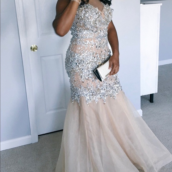 Prom dress - Picture 2 of 4