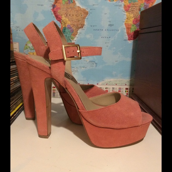 Pink suede Steve Madden pumps! - Picture 2 of 2
