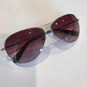 Gold rimmed Tory Burch aviator sunnies