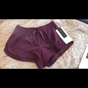 LULU MAKE A MOVE SHORT 3", size 6