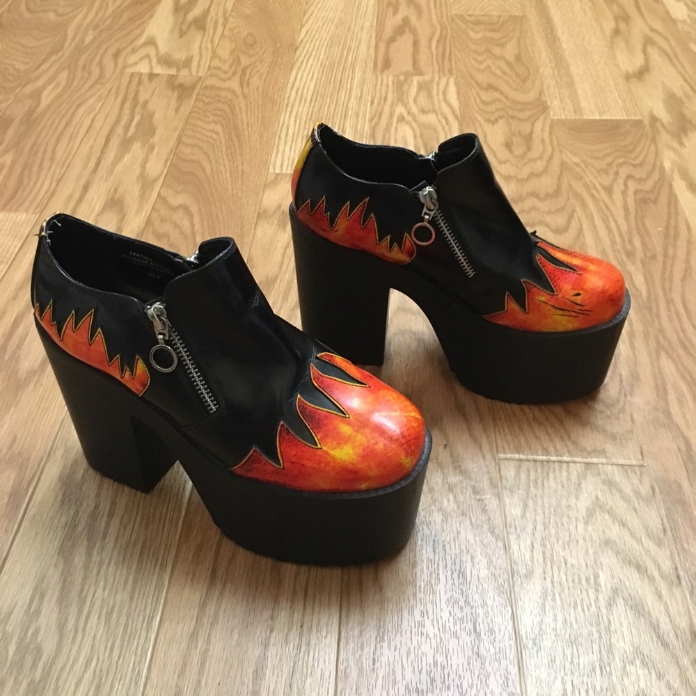 UNIF Pyro Flame Platform boot size 6