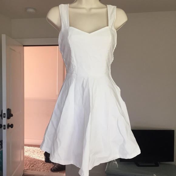 Adorable white bow dress - Picture 2 of 3