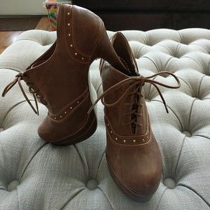 Brown ankle bootie high heels.