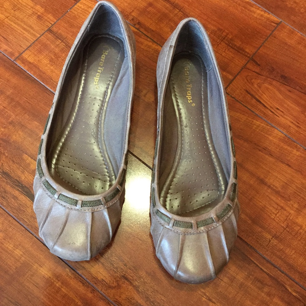 Light brown comfortable flats