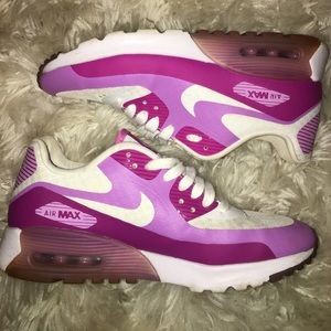 Magenta Nike AirMax 90's✨