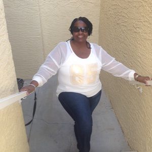 Meet your Posher, Lola