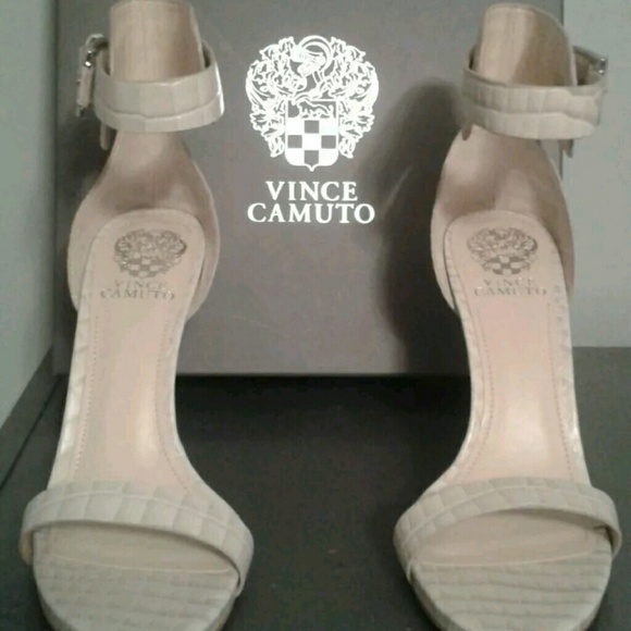 NEW AUTHENTIC VINCE CAMUTO FARELLA HEELS - Picture 2 of 6