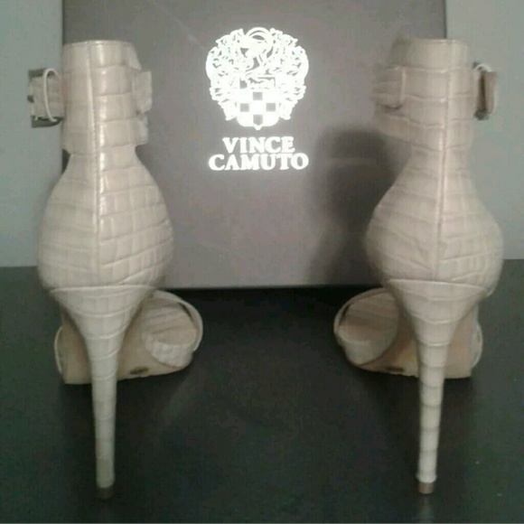 NEW AUTHENTIC VINCE CAMUTO FARELLA HEELS - Picture 3 of 6