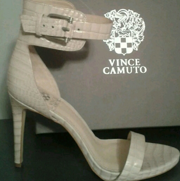 NEW AUTHENTIC VINCE CAMUTO FARELLA HEELS - Picture 4 of 6