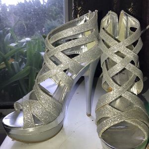 3 DAYS LEFT TO PURCHASE‼️‼️‼️‼️ Sparkly heels