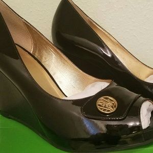 Lilly Pulitzer peekaboo toe wedge