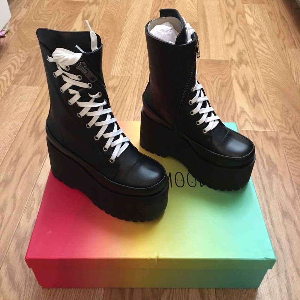 Current Mood Leather Twister Boots size 6