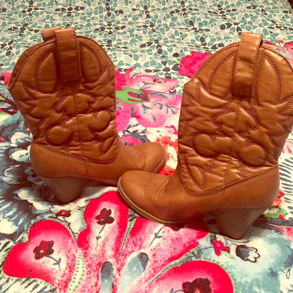Heeled cowboy boots