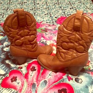 Heeled cowboy boots