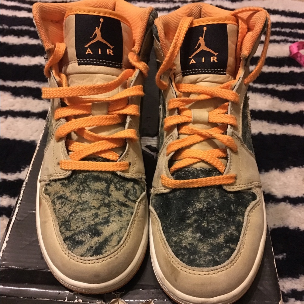 Retro Jordan 1s sz 6.5 womens/4.5 boys