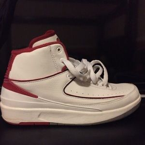 Jordan Retro 2 "White Varsity Red"