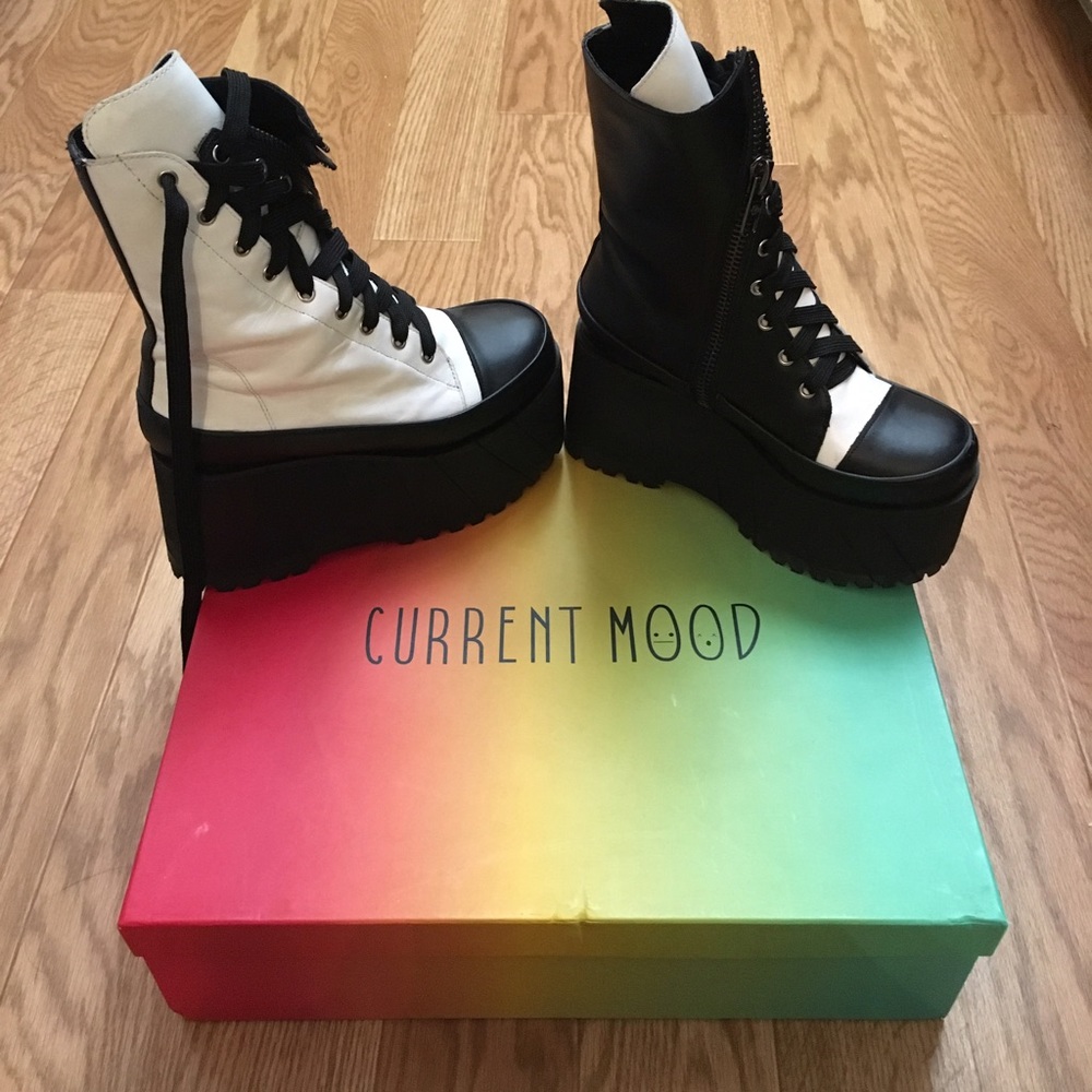 Current Mood Leather Twister Boots size 6