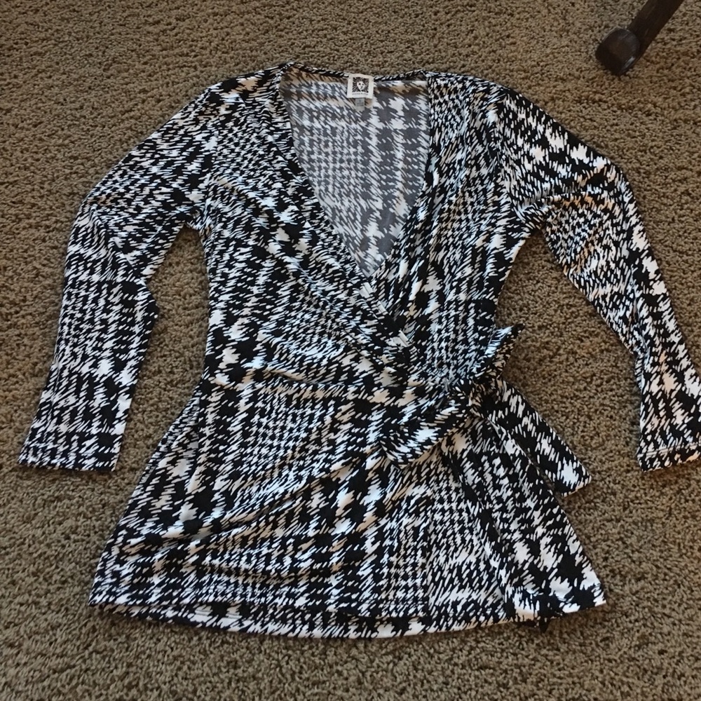 Black and white wrap front v neck Anne Klein top
