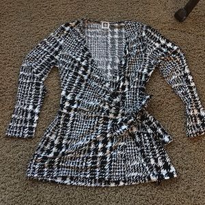 Black and white wrap front v neck Anne Klein top