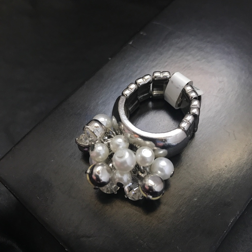 Beautiful Pearl and Rhinestone Stretch Ring