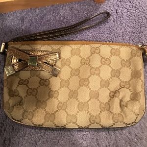 gucci wristlet