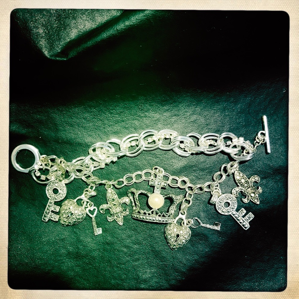 BEAUTIFUL CHARM BRACELET