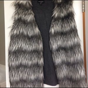 🎉2x Host pick🎉 Faux fur sweater vest