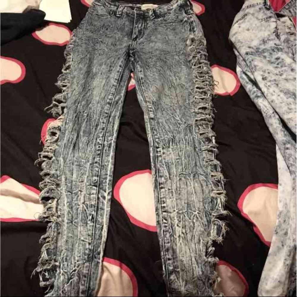 Destroyed/Ripped skinny jeans 👖