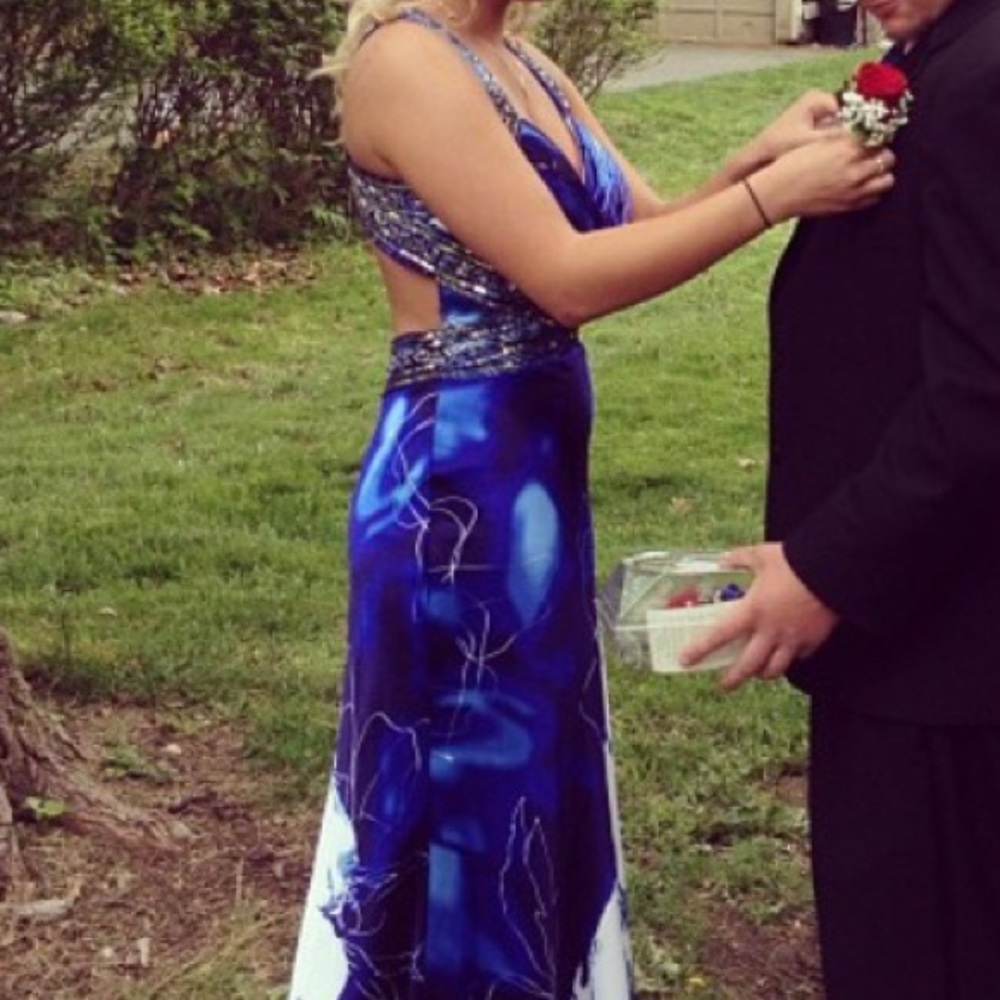 ๐ Catchet prom dress ๐ MAKE AN OFFER! - Picture 4 of 7