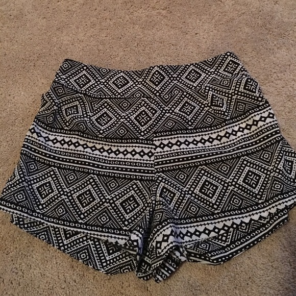 Tribal print elastic band shorts - Picture 1 of 3