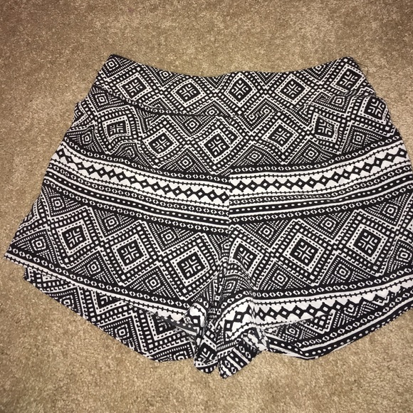Tribal print elastic band shorts - Picture 2 of 3