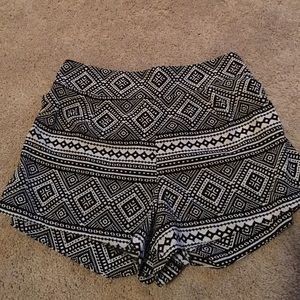 Tribal print elastic band shorts