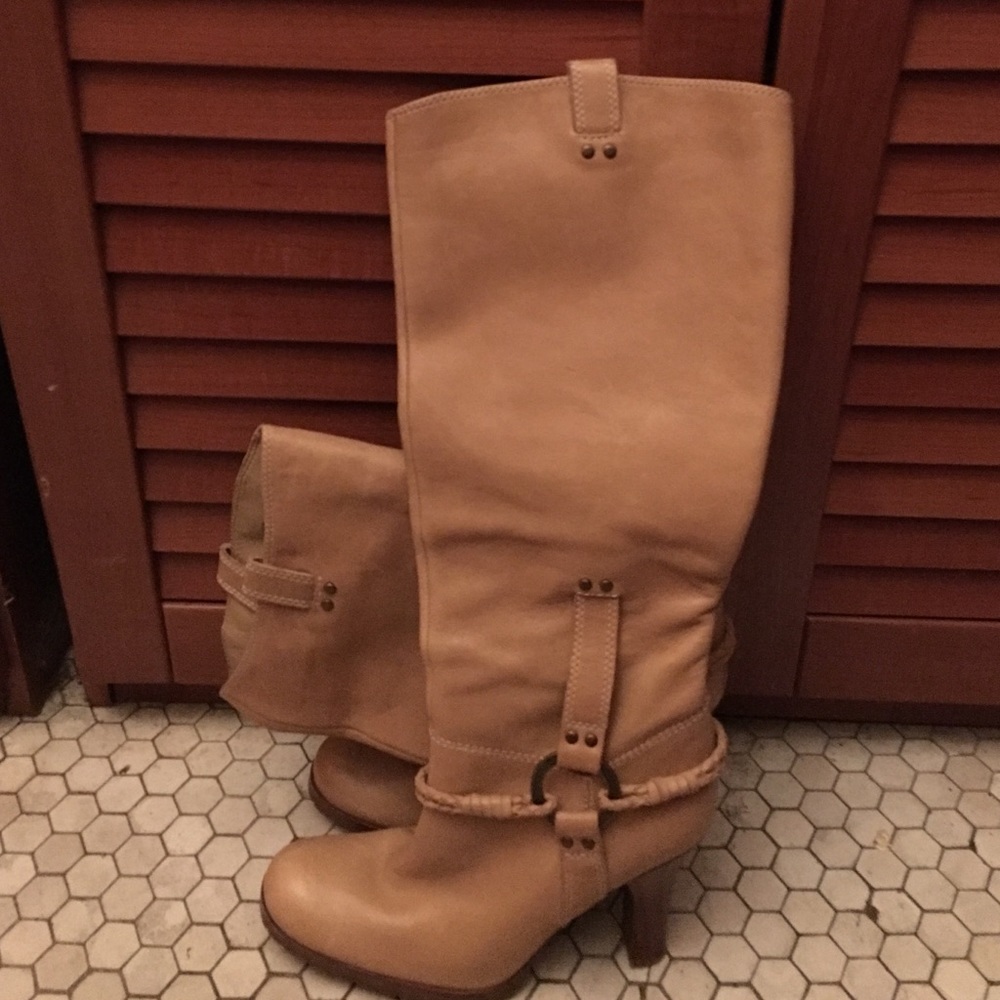 Boots - Picture 2 of 4