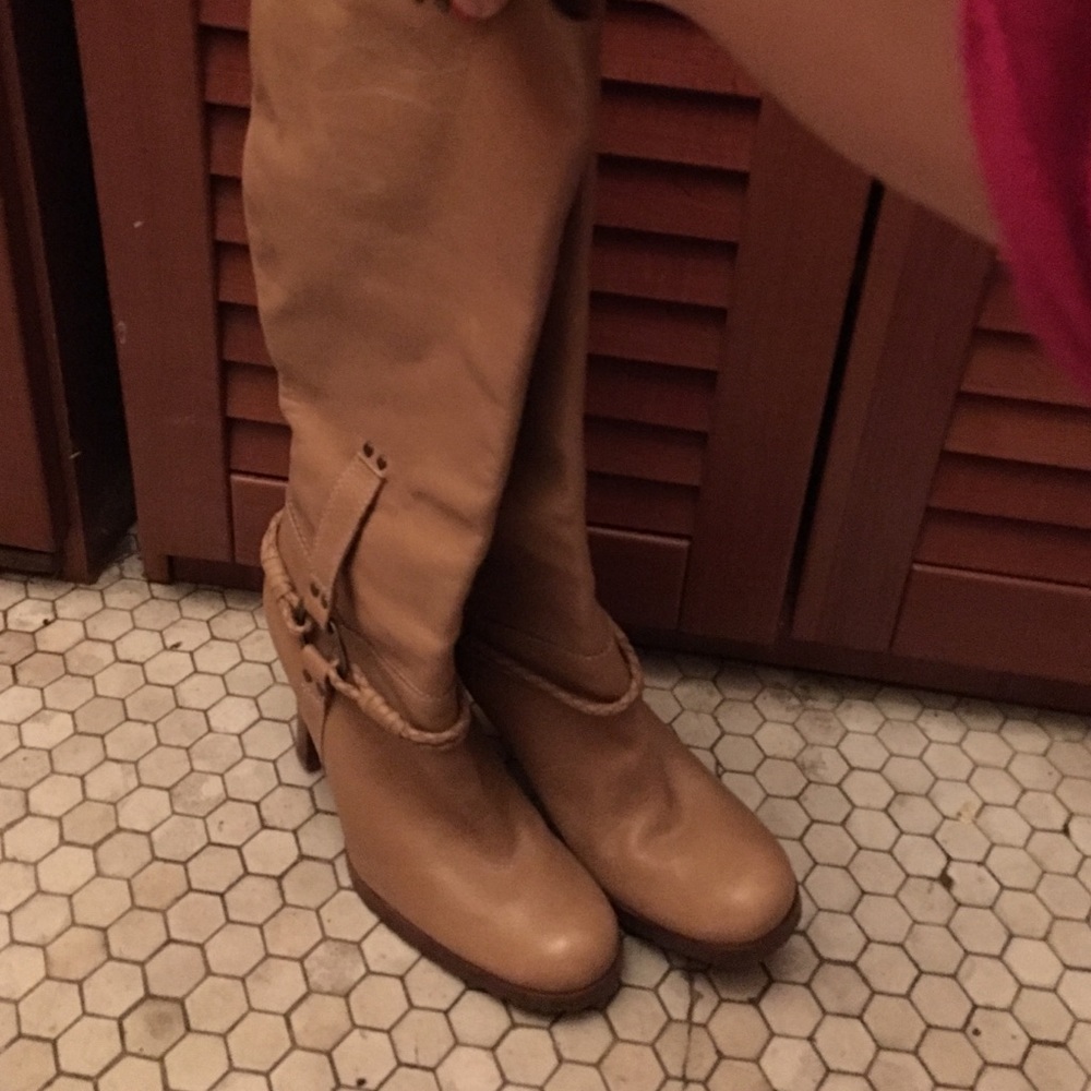 Boots - Picture 3 of 4