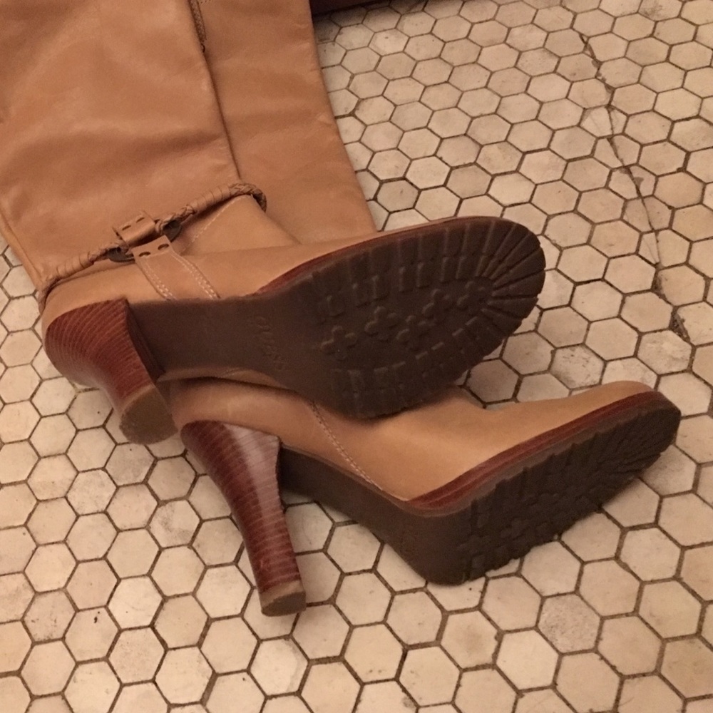 Boots - Picture 4 of 4