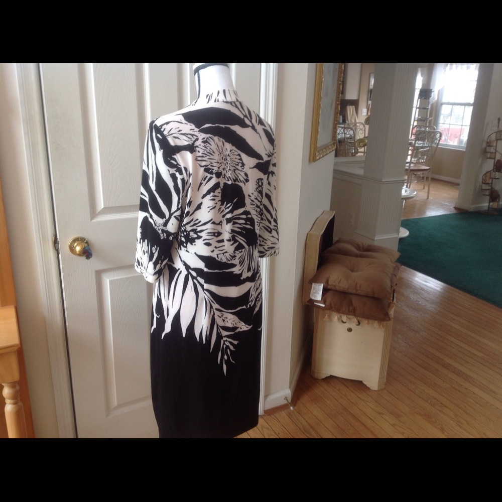 PRETTY BLACK & WHITE DRESS - Picture 2 of 4
