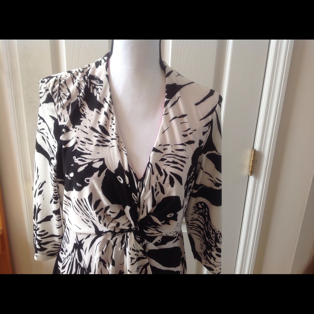 PRETTY BLACK & WHITE DRESS - Picture 3 of 4