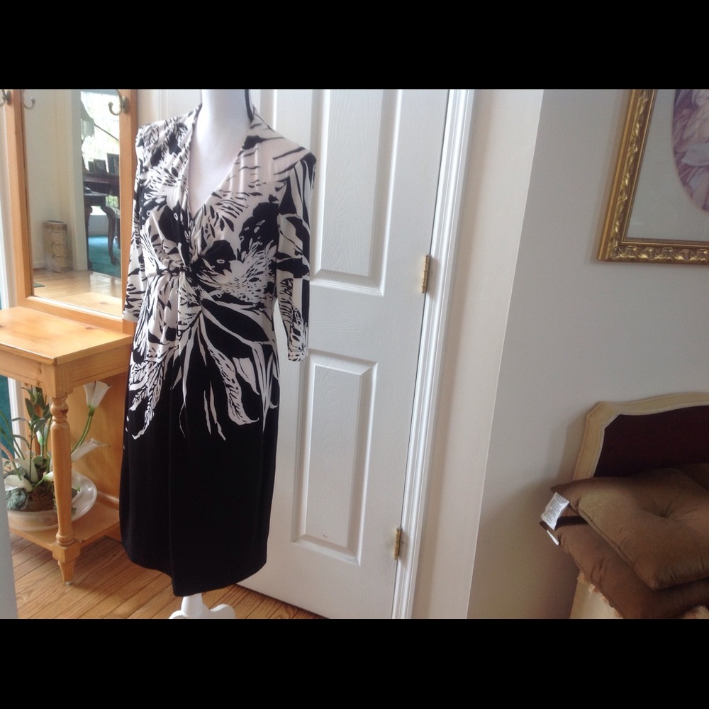 PRETTY BLACK & WHITE DRESS - Picture 4 of 4